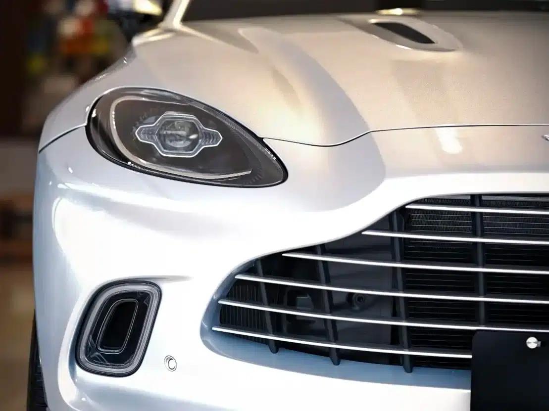 Aston Martin DBX 2023 3.0T STRAIGHT-SIX — миниатюра 2
