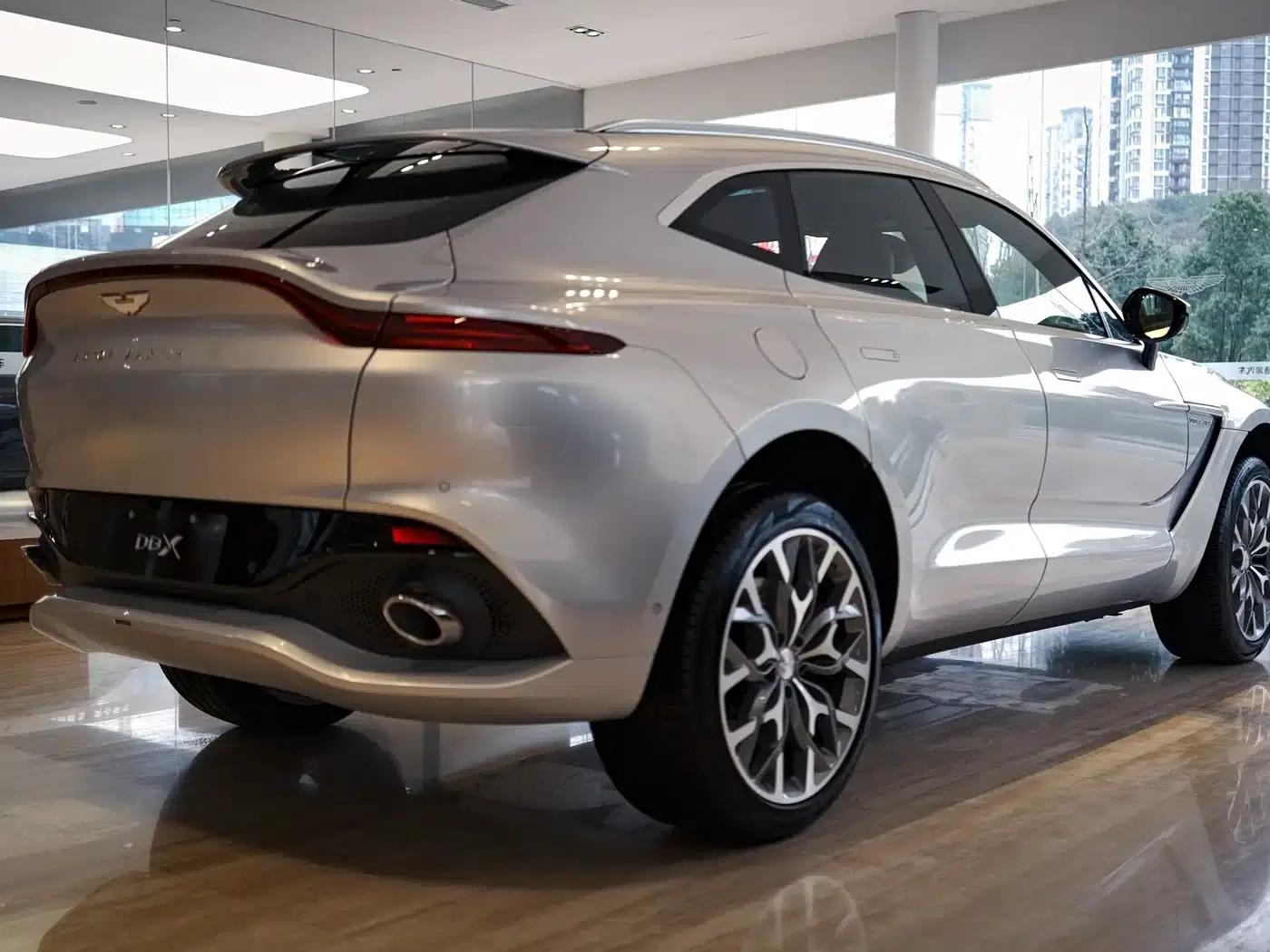 Aston Martin DBX 2023 3.0T STRAIGHT-SIX — миниатюра 12