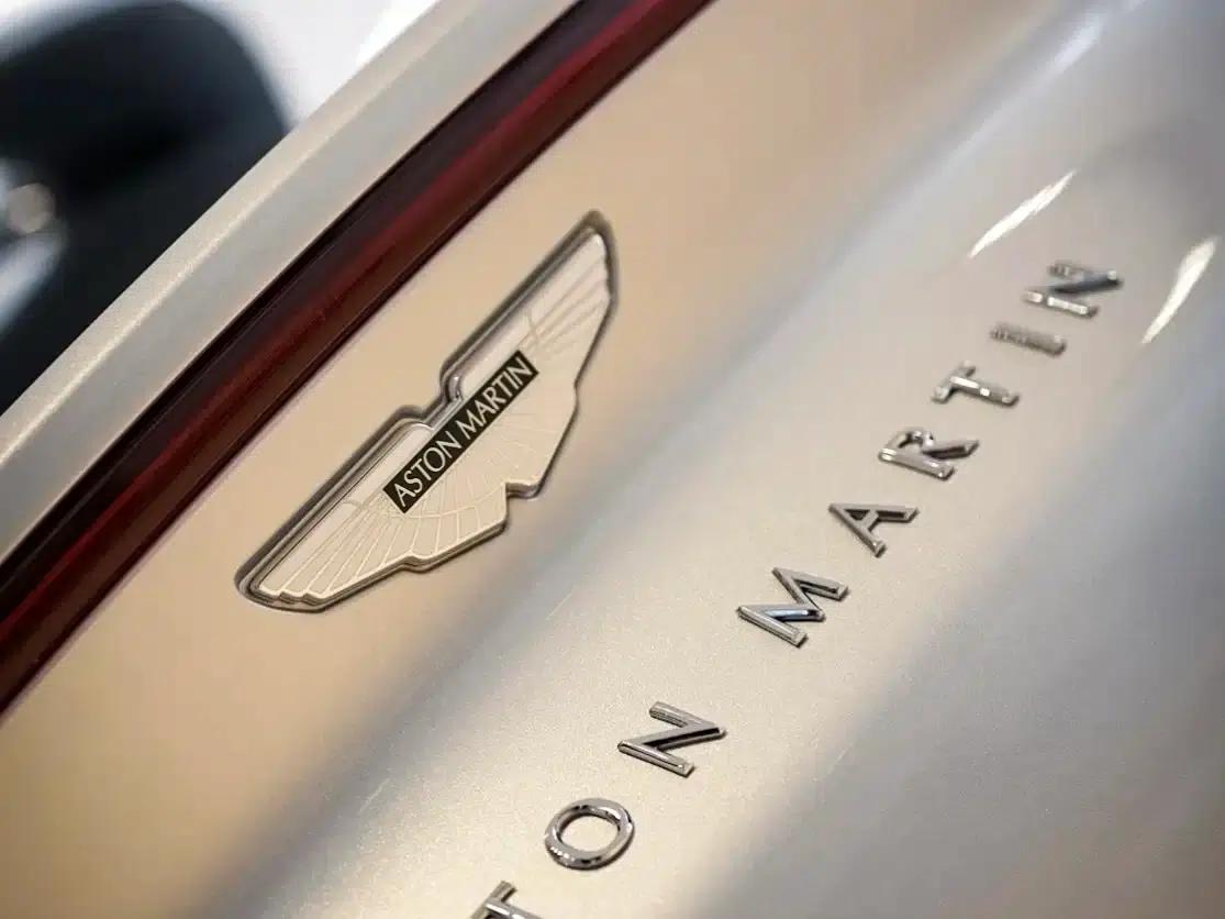 Aston Martin DBX 2023 3.0T STRAIGHT-SIX — миниатюра 10