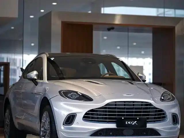 Aston Martin DBX 2023 3.0T STRAIGHT-SIX