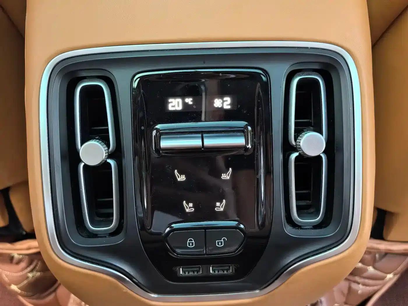 2022 Aston Martin DBX 4.0T V8 — миниатюра 13