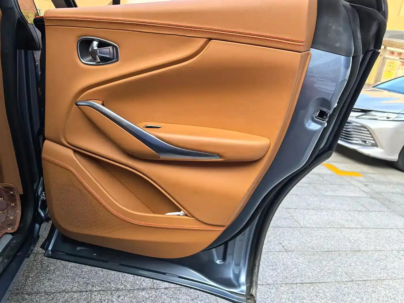 2022 Aston Martin DBX 4.0T V8 — миниатюра 22