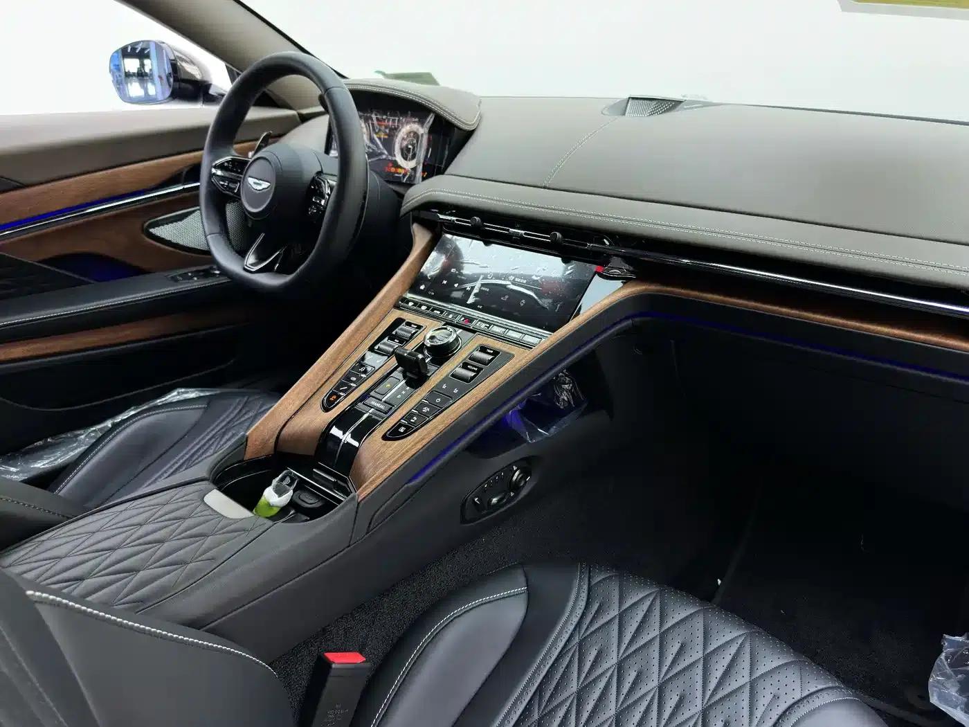 Aston Martin DB12 2025 4.0T V8 Coupe — миниатюра 21