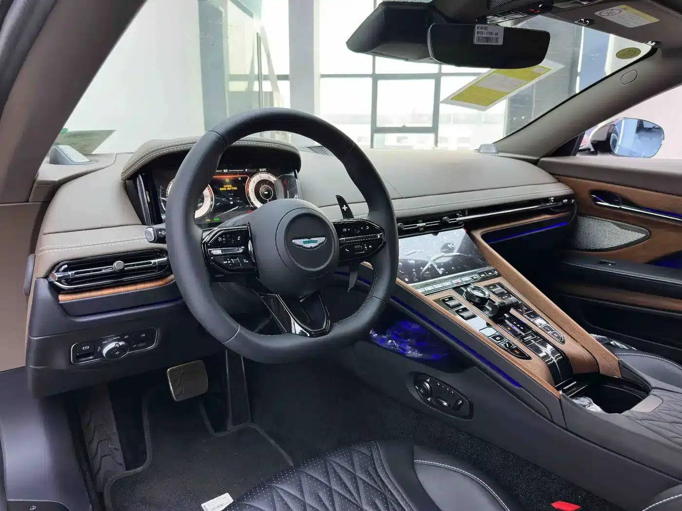 Aston Martin DB12 2025 4.0T V8 Coupe — миниатюра 23