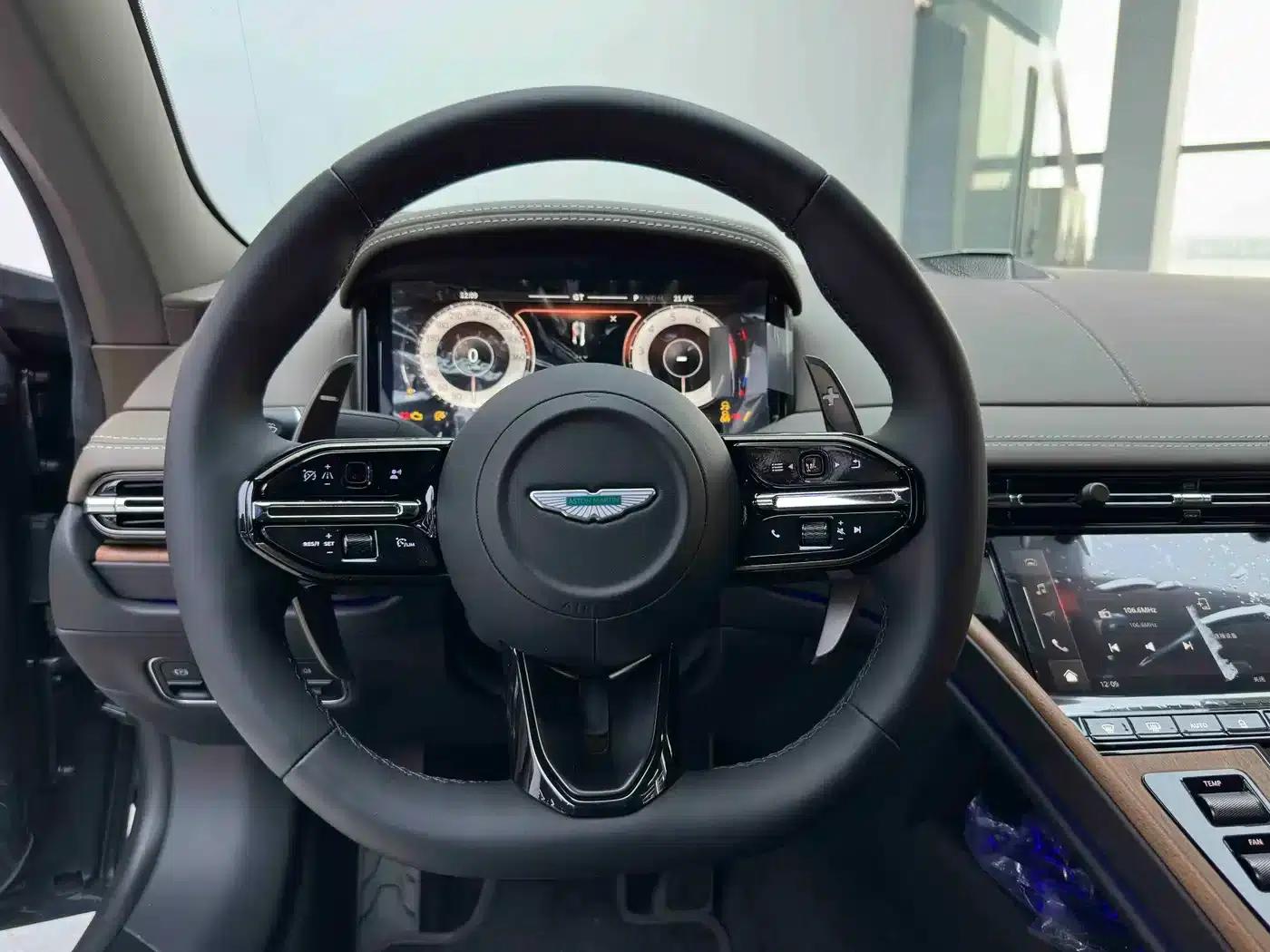 Aston Martin DB12 2025 4.0T V8 Coupe — миниатюра 25