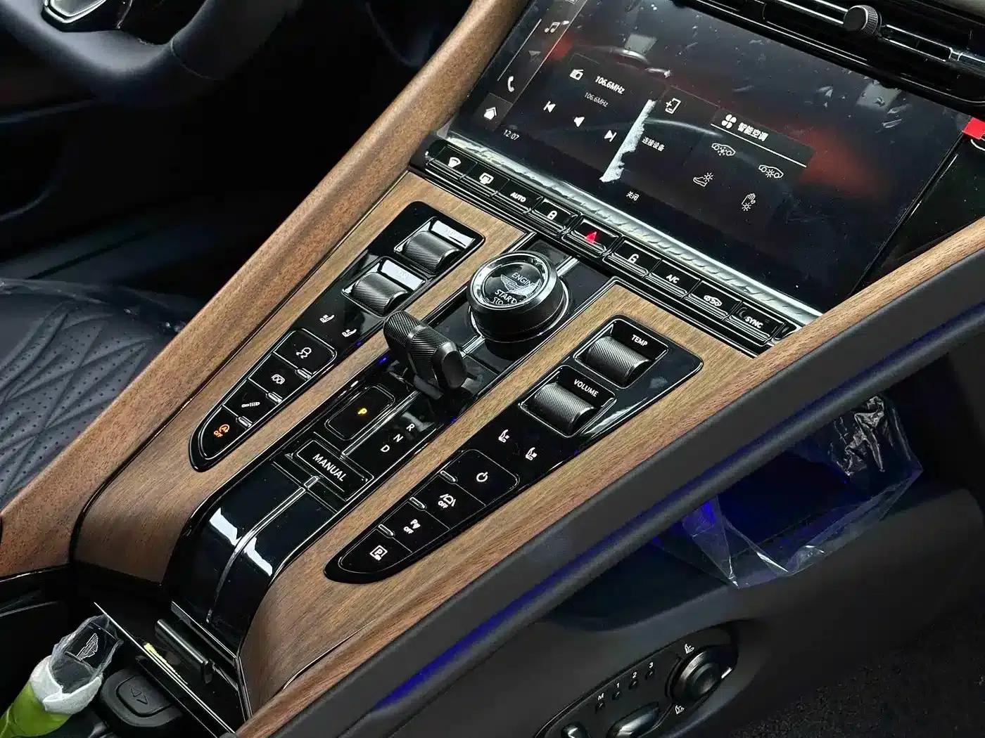 Aston Martin DB12 2025 4.0T V8 Coupe — миниатюра 27