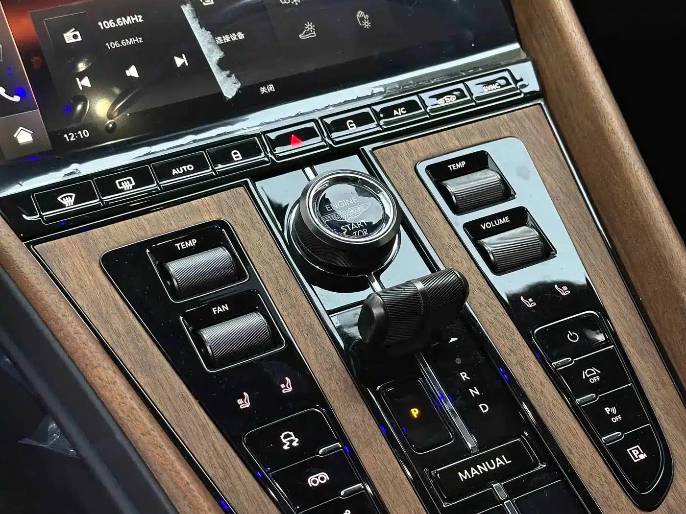 Aston Martin DB12 2025 4.0T V8 Coupe — миниатюра 30