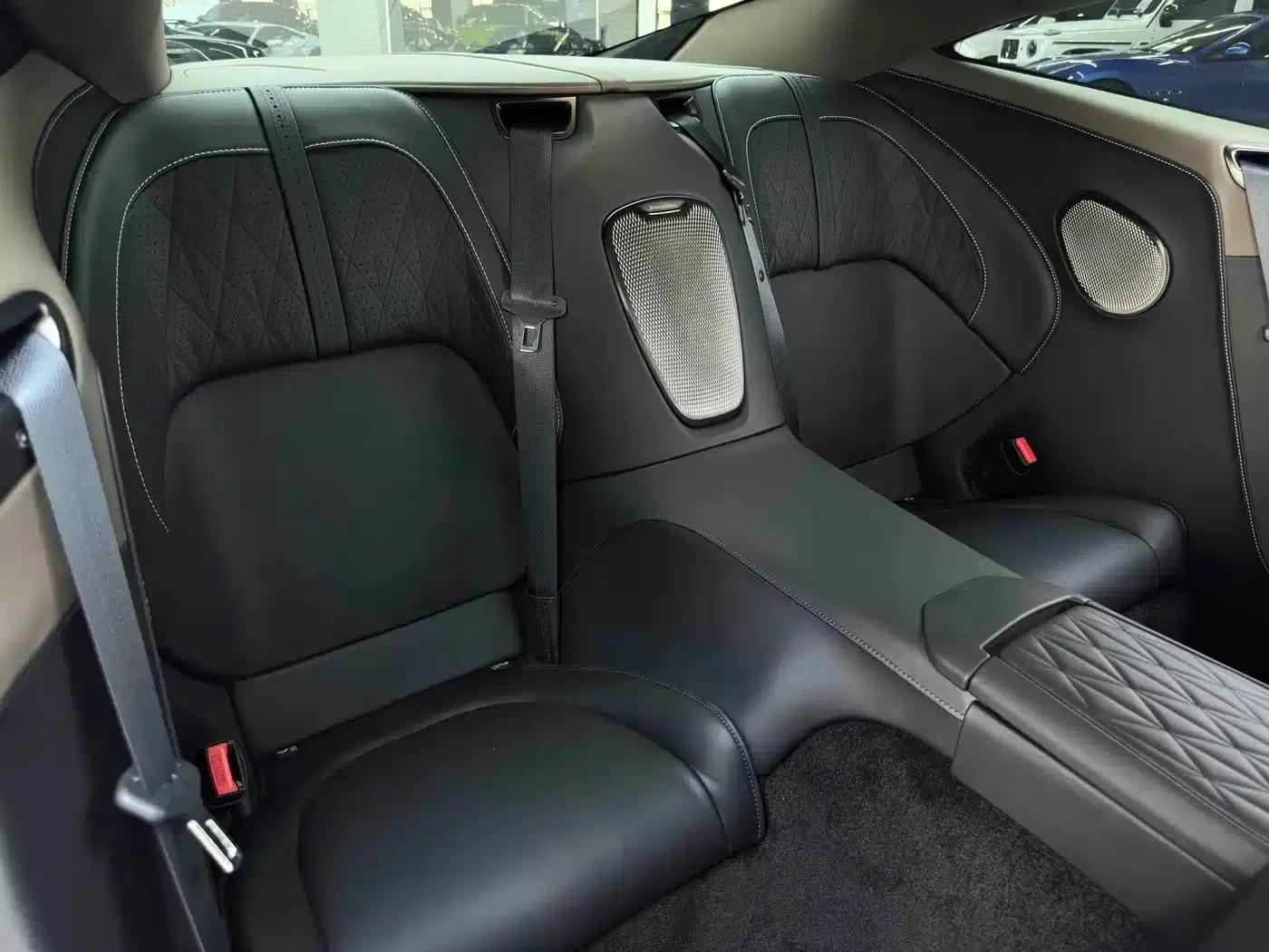 Aston Martin DB12 2025 4.0T V8 Coupe — миниатюра 33