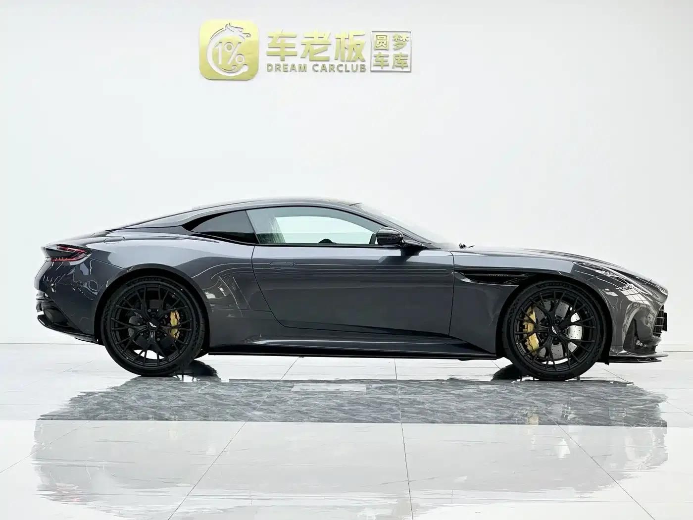 Aston Martin DB12 2025 4.0T V8 Coupe — миниатюра 7