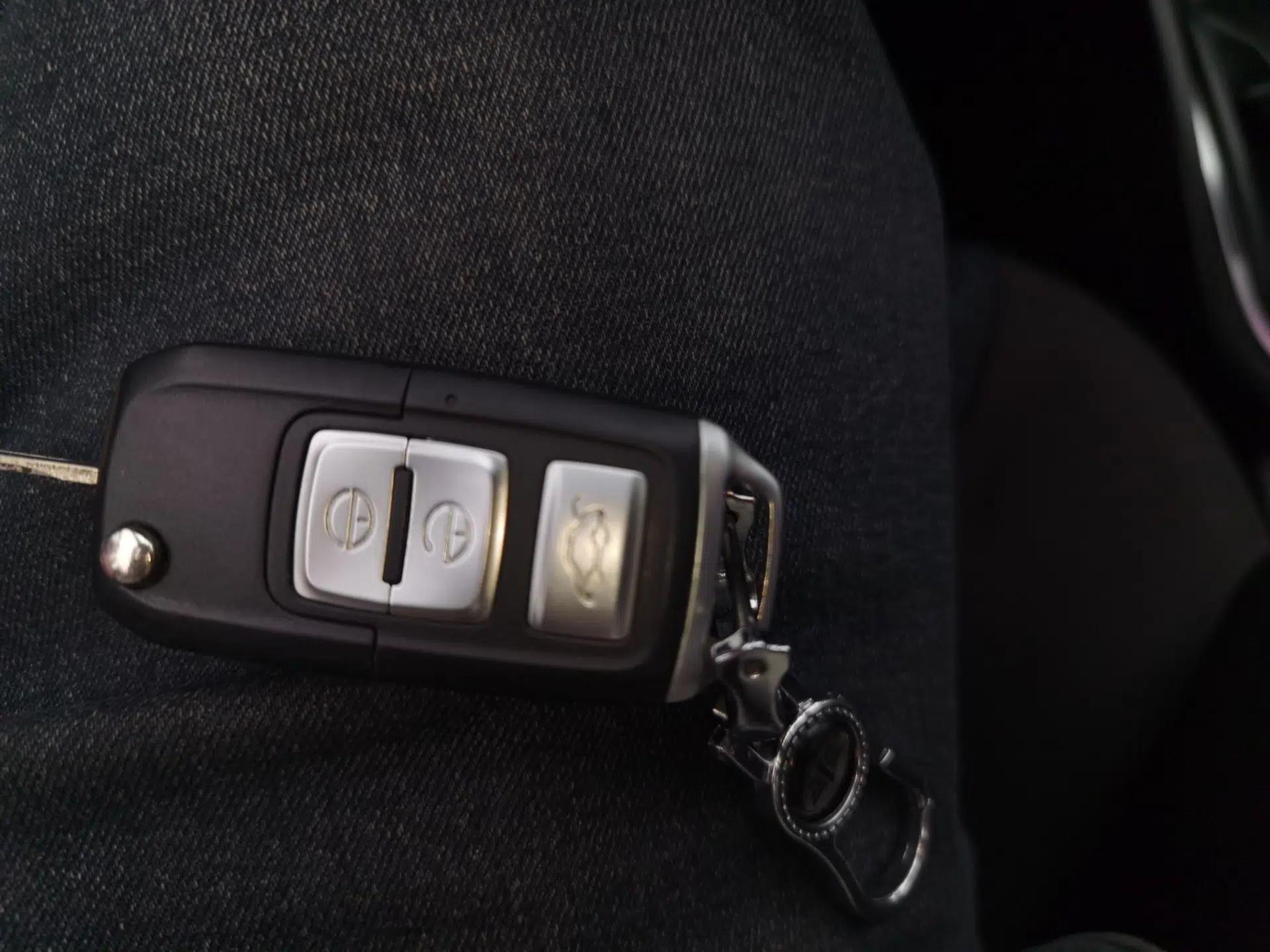 Bestune B30 2016 1.6L manual Comfort trim level — миниатюра 9