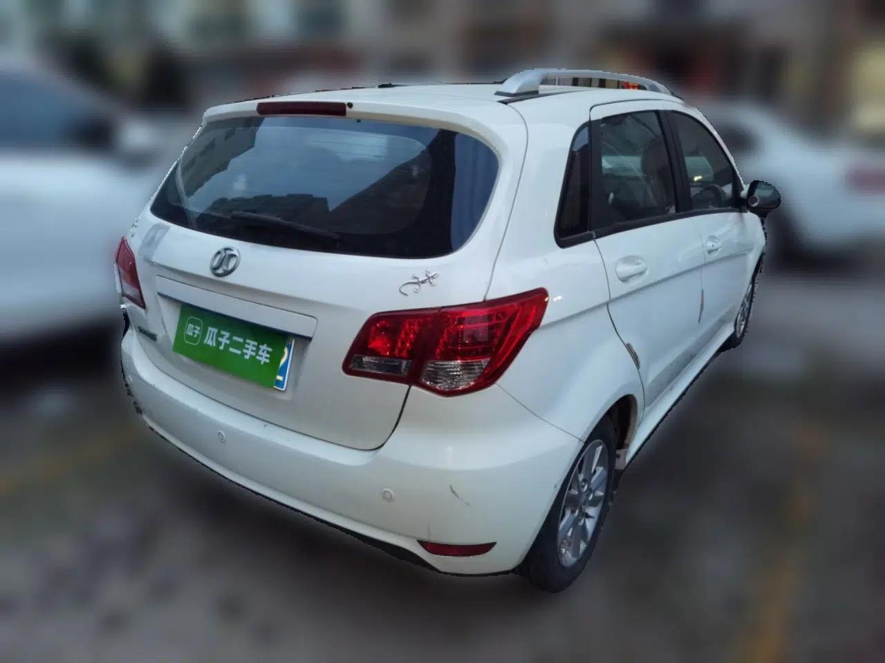 BAIC E Series 2013 Hatchback 1.5L Automatic Lotte Edition — миниатюра 6