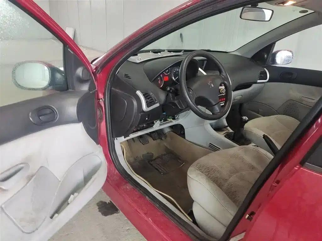 Peugeot 207 2011 Hatchback 1.4L Manual Comfort Edition — миниатюра 16