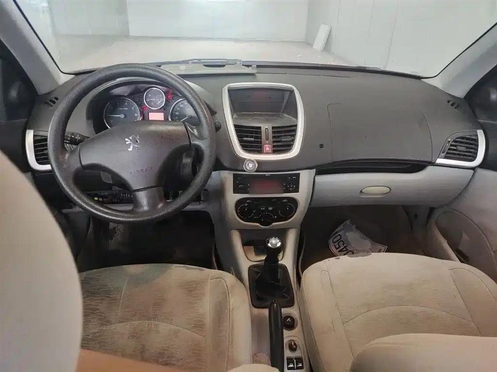 Peugeot 207 2011 Hatchback 1.4L Manual Comfort Edition — миниатюра 10