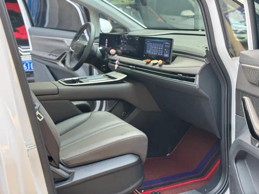 SAIC MAXUS G70 2024 2.0T Automatic Luxury Edition 7 Seats — миниатюра 27