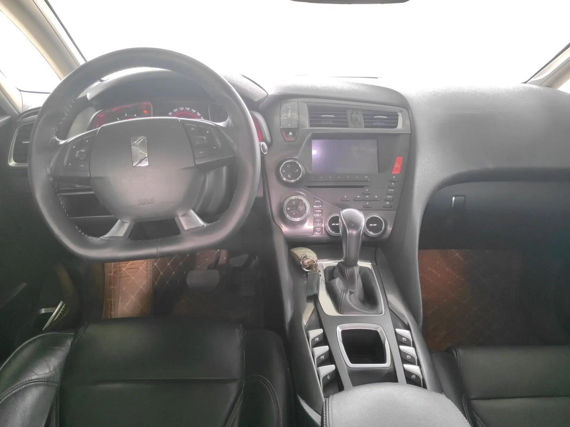 DS 5 2014 1.6T Elegant Version THP160 — миниатюра 10