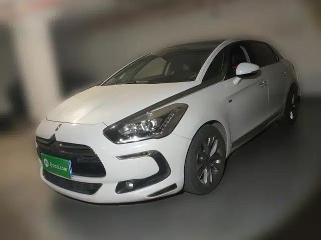 DS 5 2014 1.6T Luxury Edition THP160