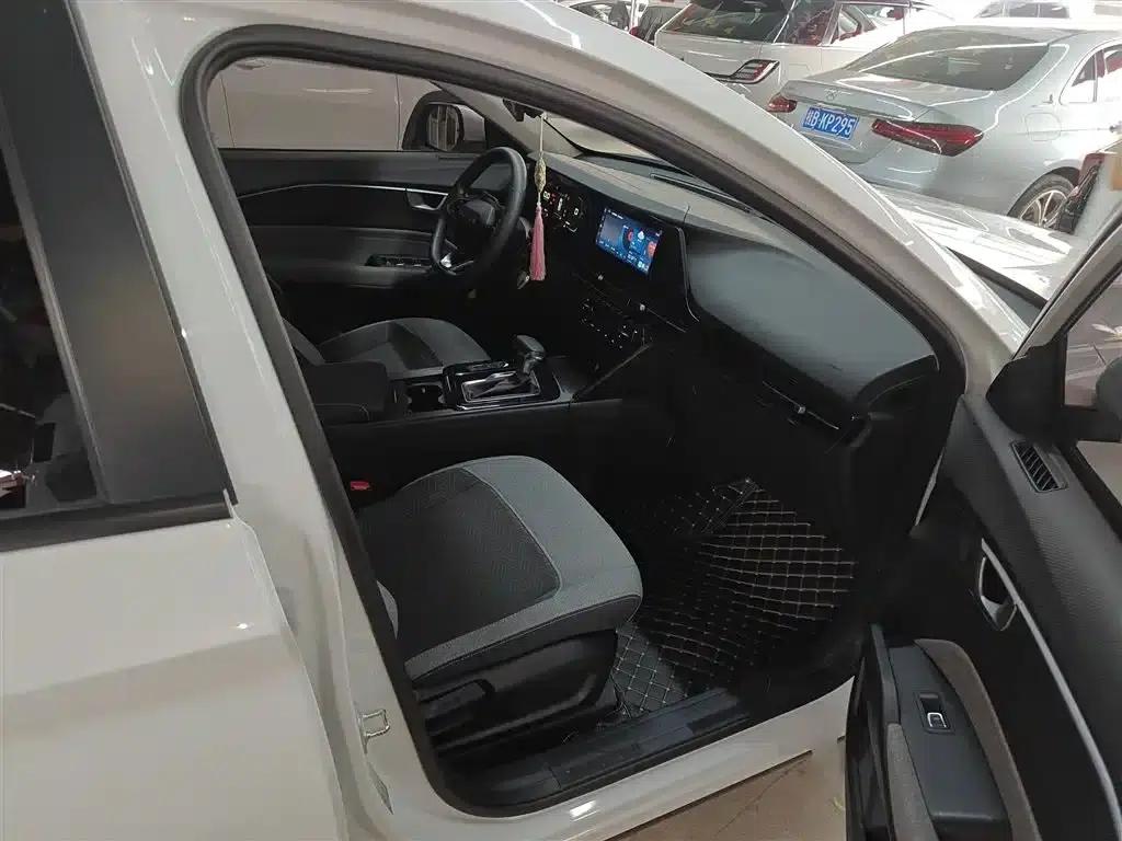 Baojun RC-6 2019 1.5T CVT 24-Hour Online Elite Edition — миниатюра 20