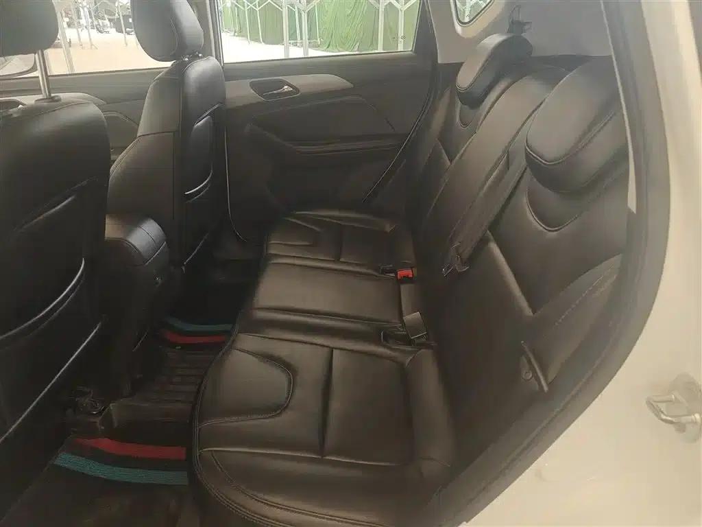Beijing X3 2021 1.5T CVT Glory Edition — миниатюра 14
