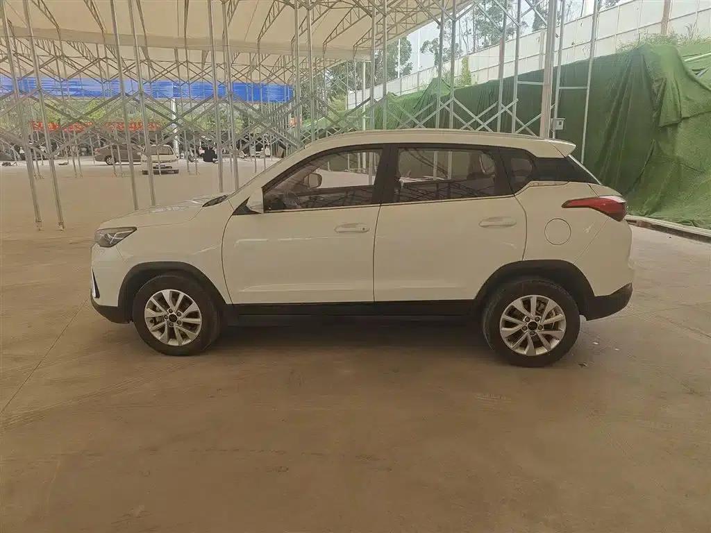 Beijing X3 2021 1.5T CVT Glory Edition — миниатюра 25