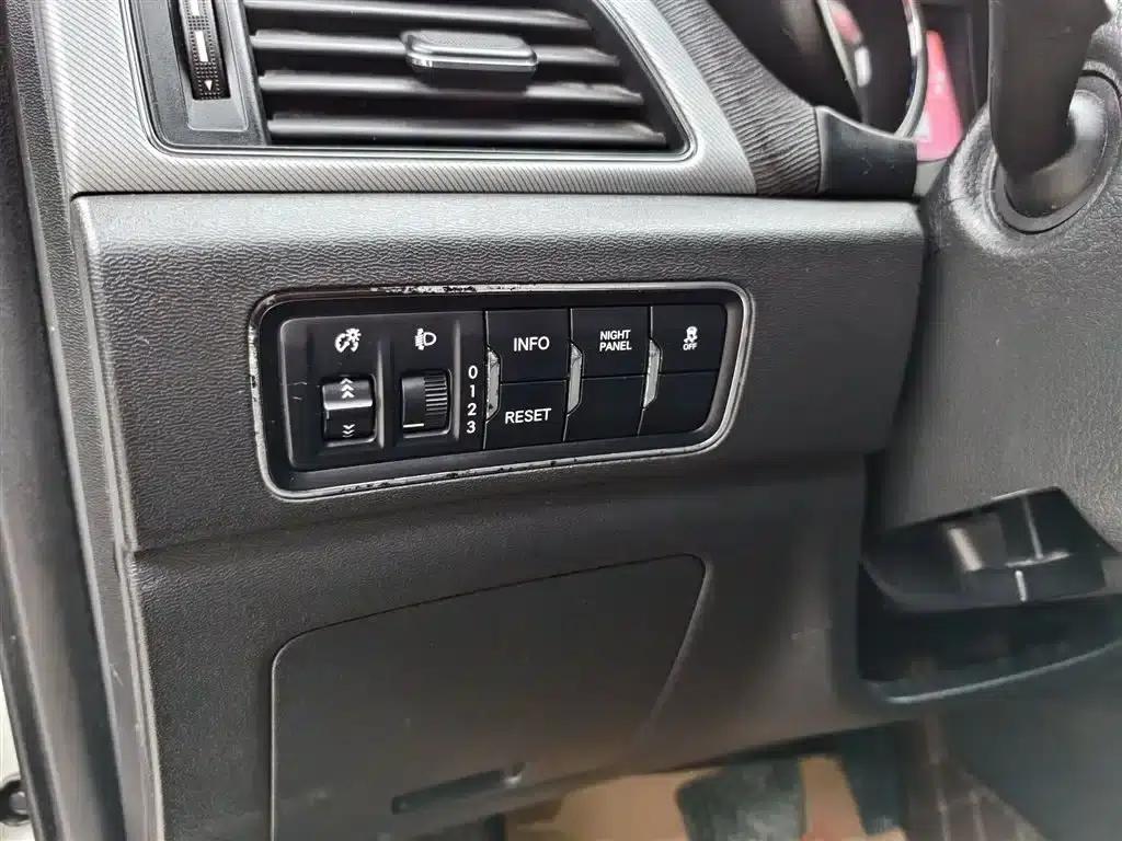 Senova X55 2016 1.5T CVT Elite Edition — миниатюра 18