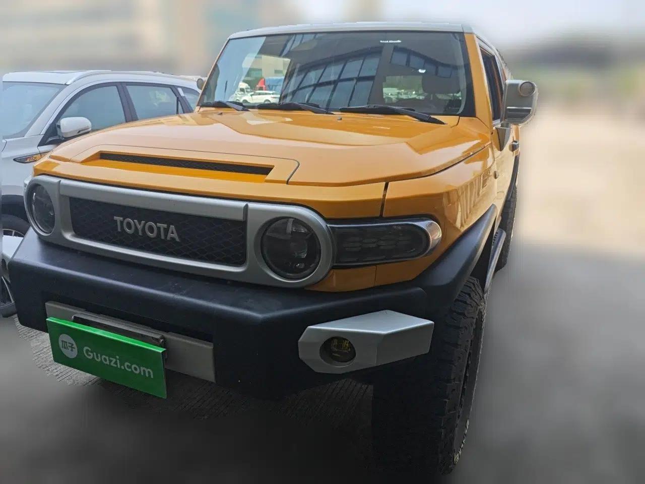 Toyota FJ Cruiser 2013 4.0L — миниатюра 1