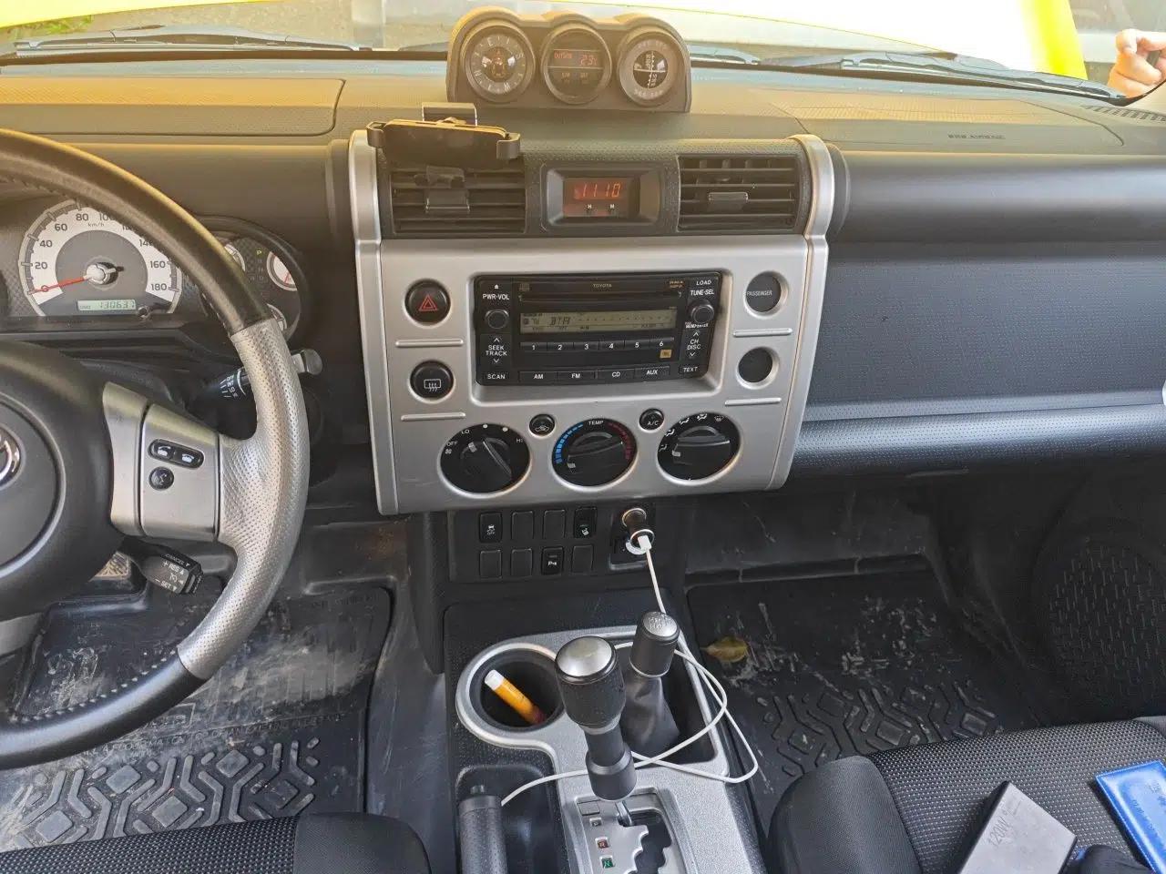 Toyota FJ Cruiser 2013 4.0L — миниатюра 14