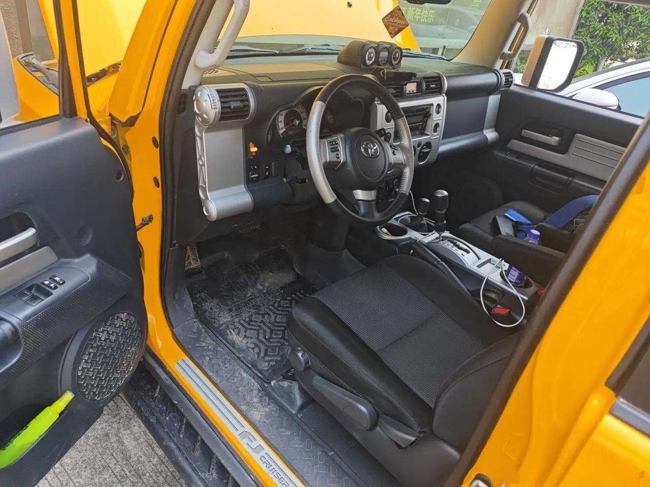 Toyota FJ Cruiser 2013 4.0L — миниатюра 17