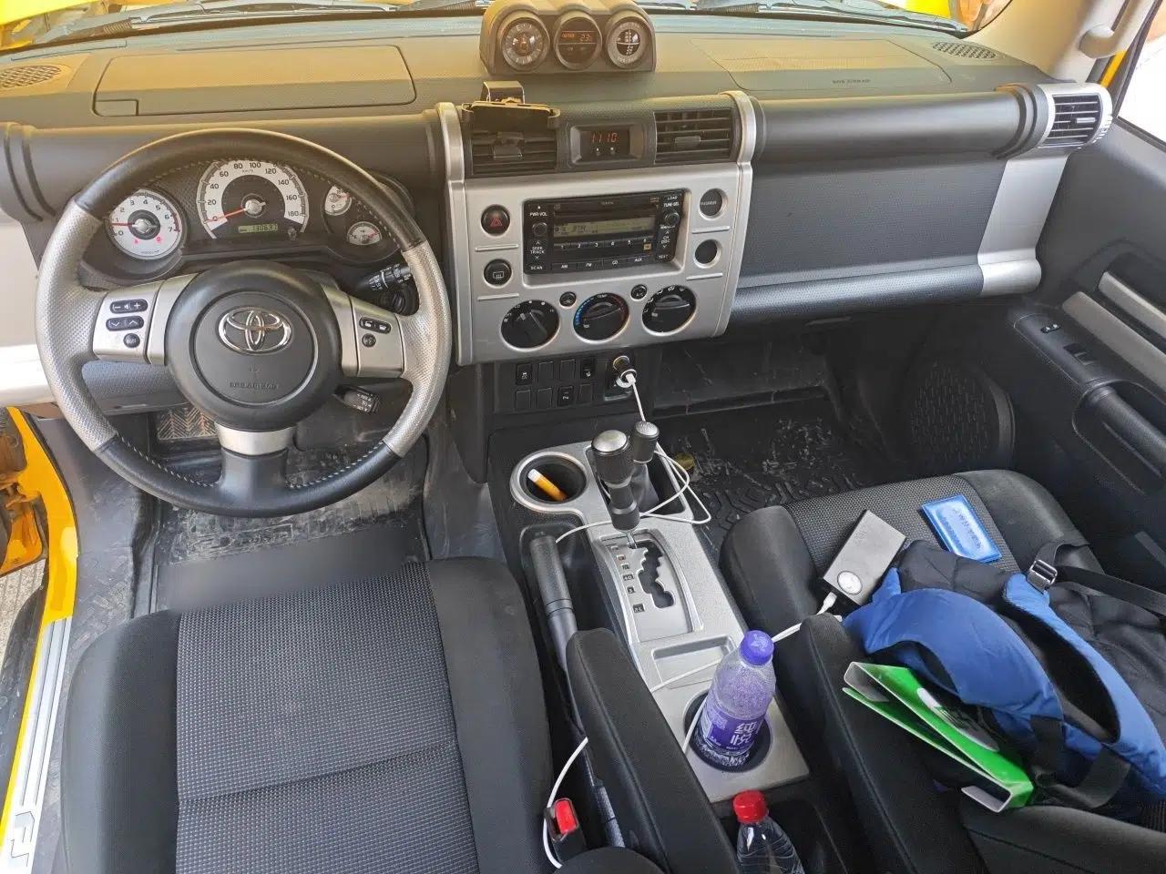 Toyota FJ Cruiser 2013 4.0L — миниатюра 10