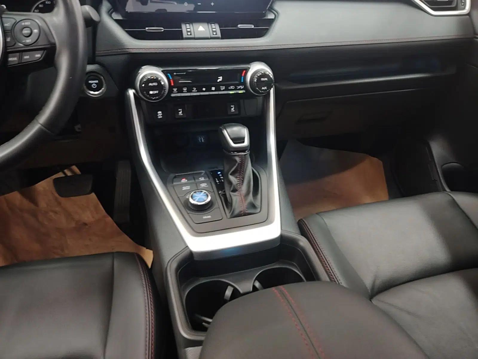 Toyota Wildlander New Energy 2023 High-Performance Edition 2.5L Four-Wheel Drive GT Version — миниатюра 17