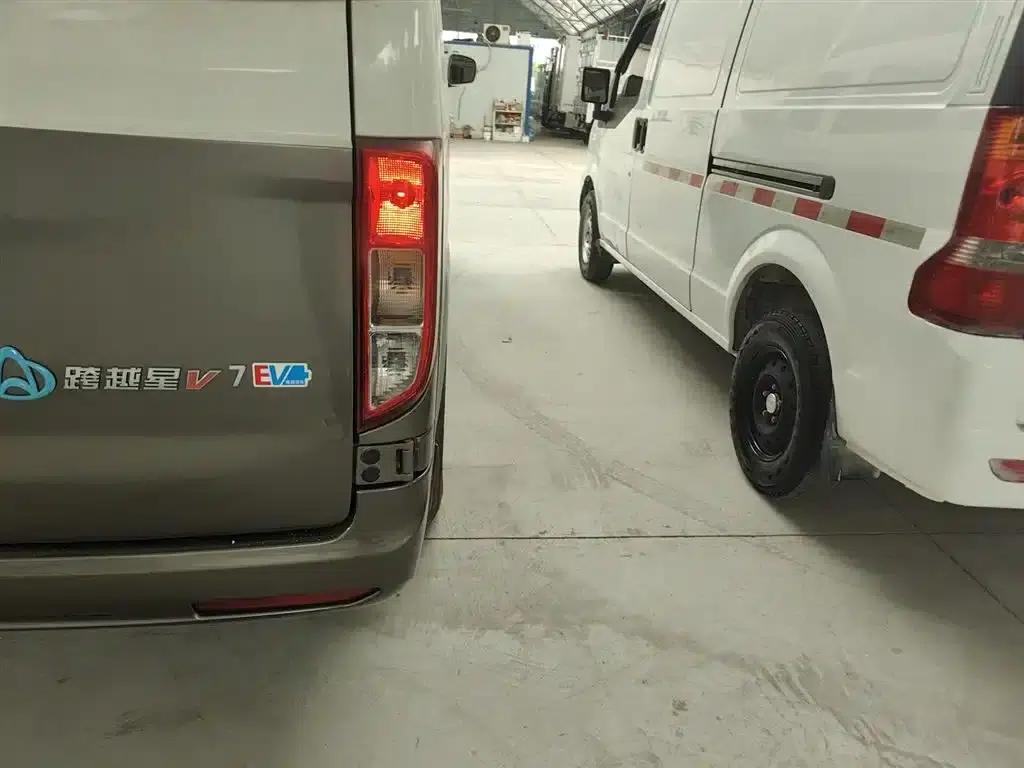 Crossstar V7 EV 2024 Model, 316km/h, Luxury 7-Seater with Double Doors — миниатюра 24