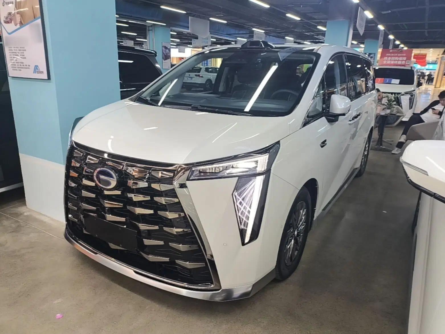 GAC Trumpchi Xiangwang M8 2025 Kunkun Series Ultra First-Class Cabin — миниатюра 1
