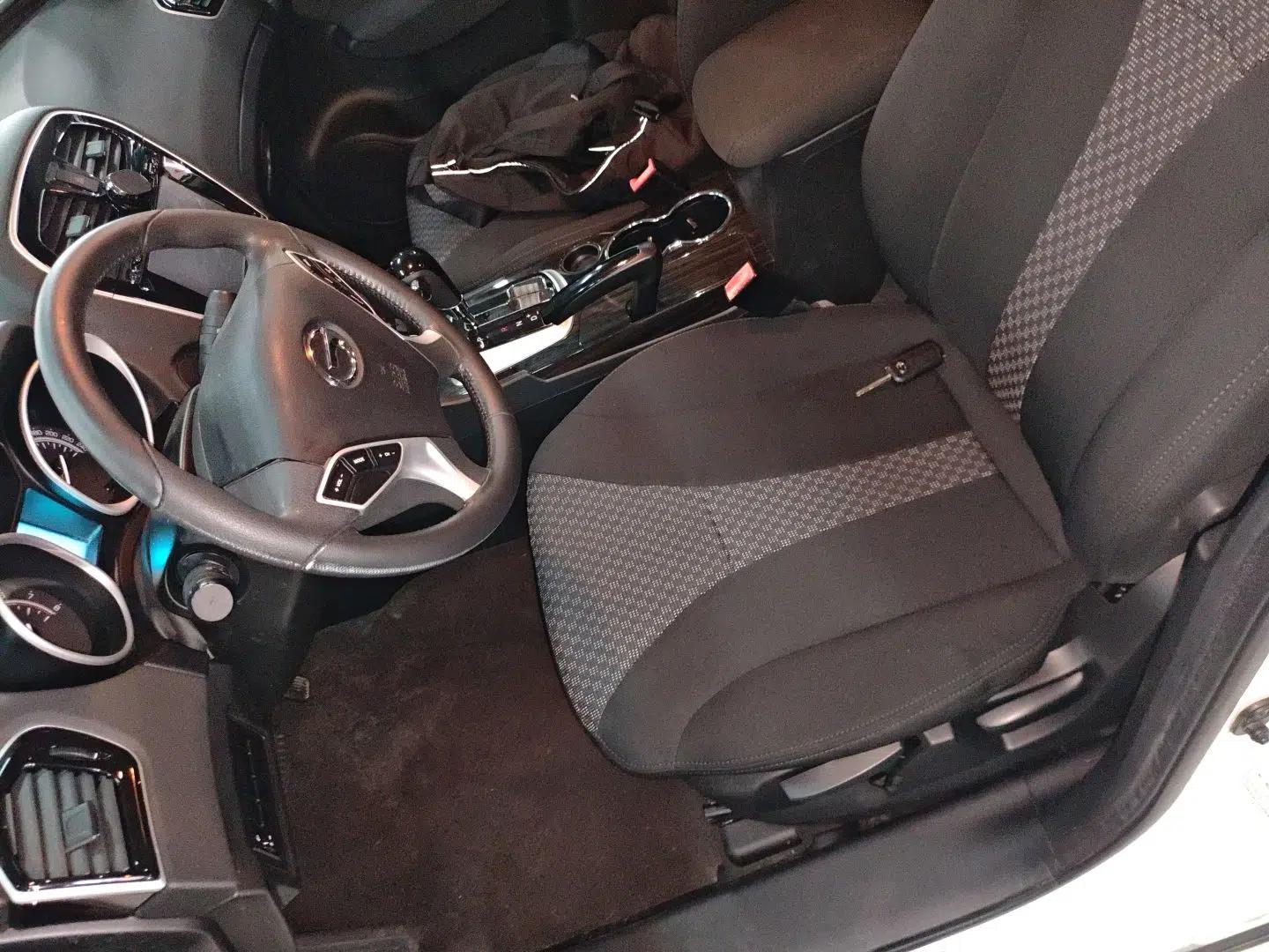 GAC Trumpchi GS5 Super 2015 2.0L Automatic Two-Wheel Drive Comfort Edition — миниатюра 18