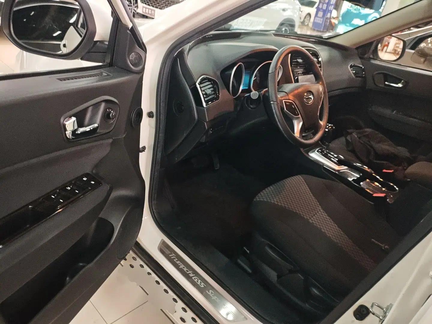 GAC Trumpchi GS5 Super 2015 2.0L Automatic Two-Wheel Drive Comfort Edition — миниатюра 19