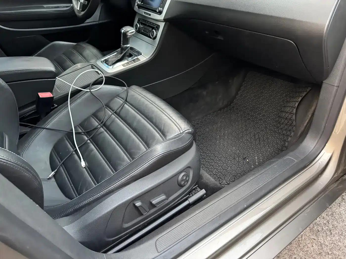 Volkswagen CC 2009 3.6FSI Top-of-the-line version — миниатюра 20