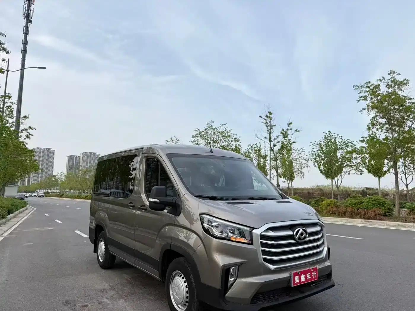 Xintu V90 2022 2.0T Manual Yunjie Front-wheel Drive Short Wheelbase Mid-roof Rear Single Tire 6 Seats — миниатюра 2