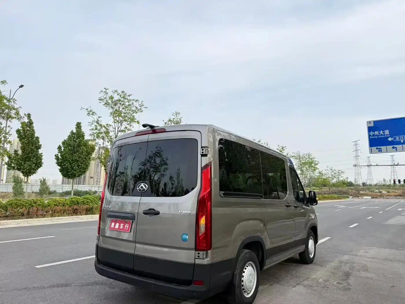 Xintu V90 2022 2.0T Manual Yunjie Front-wheel Drive Short Wheelbase Mid-roof Rear Single Tire 6 Seats — миниатюра 11