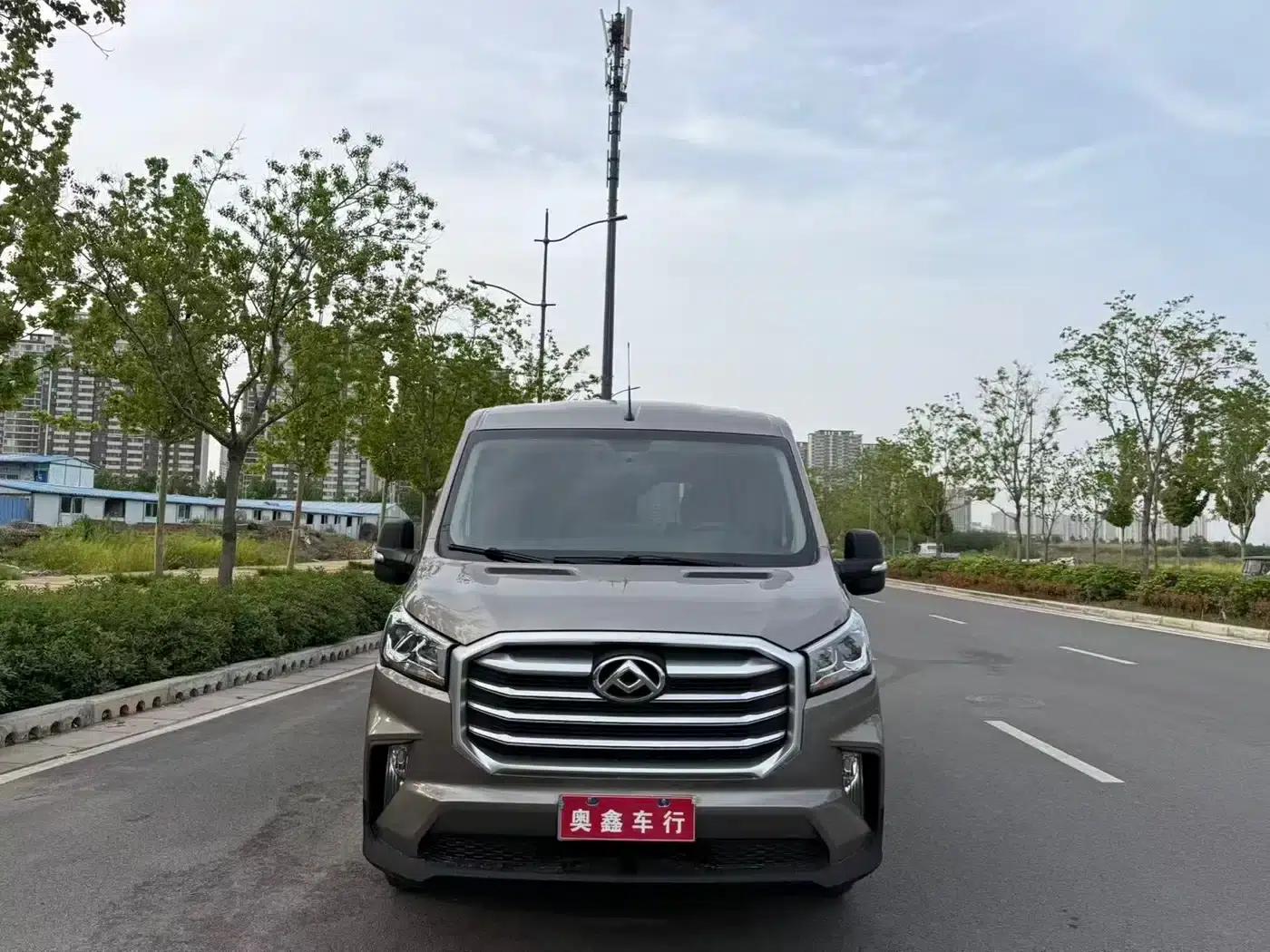 Xintu V90 2022 2.0T Manual Yunjie Front-wheel Drive Short Wheelbase Mid-roof Rear Single Tire 6 Seats — миниатюра 3