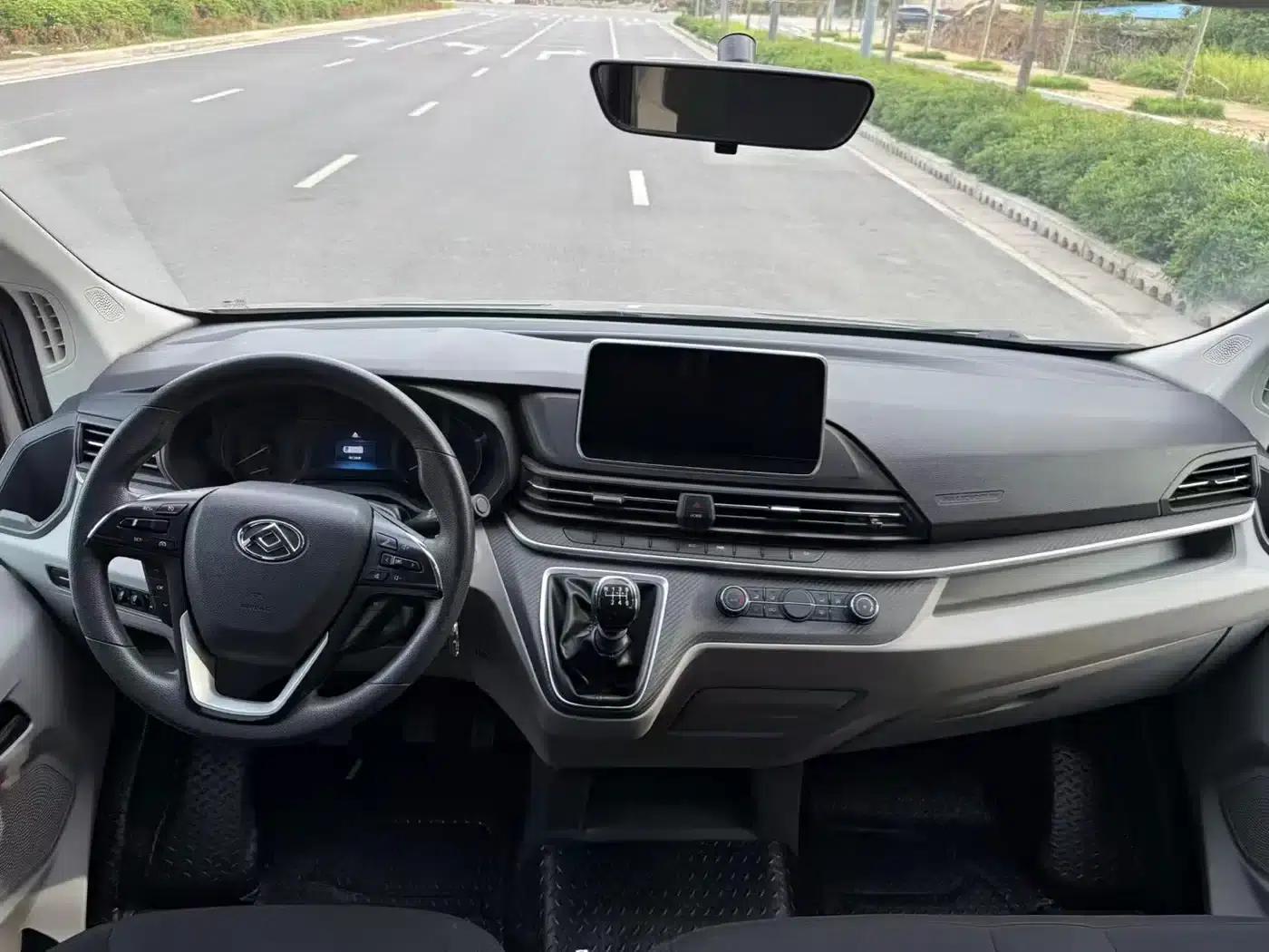 Xintu V90 2022 2.0T Manual Yunjie Front-wheel Drive Short Wheelbase Mid-roof Rear Single Tire 6 Seats — миниатюра 4