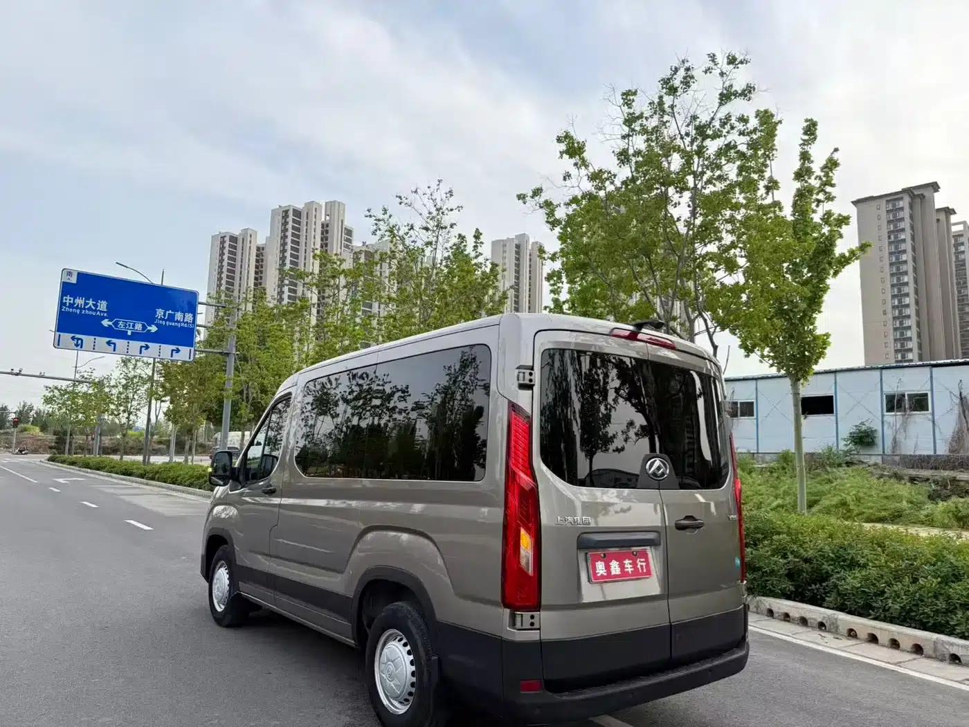 Xintu V90 2022 2.0T Manual Yunjie Front-wheel Drive Short Wheelbase Mid-roof Rear Single Tire 6 Seats — миниатюра 6