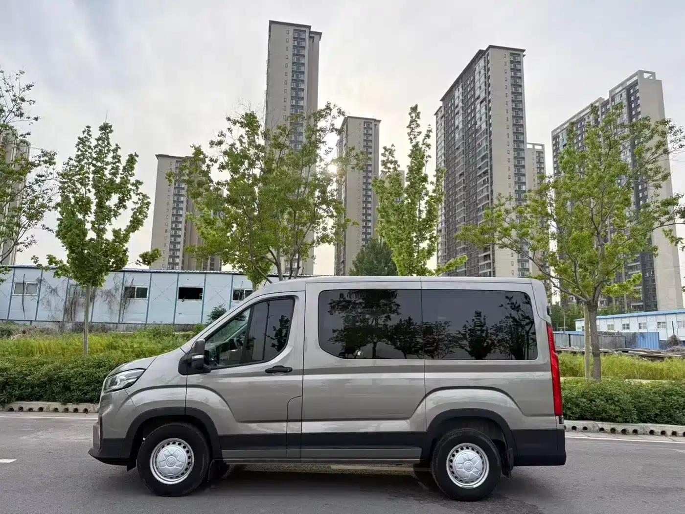 Xintu V90 2022 2.0T Manual Yunjie Front-wheel Drive Short Wheelbase Mid-roof Rear Single Tire 6 Seats — миниатюра 8