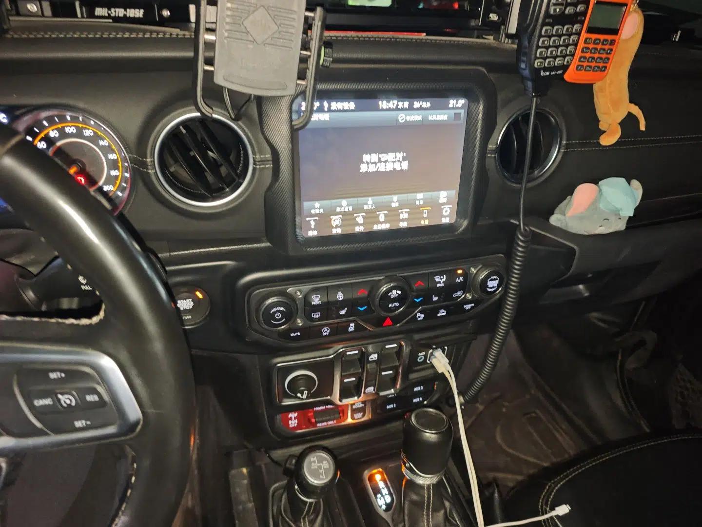 Jeep Gladiator 2022 3.6L Pioneer Edition — миниатюра 14