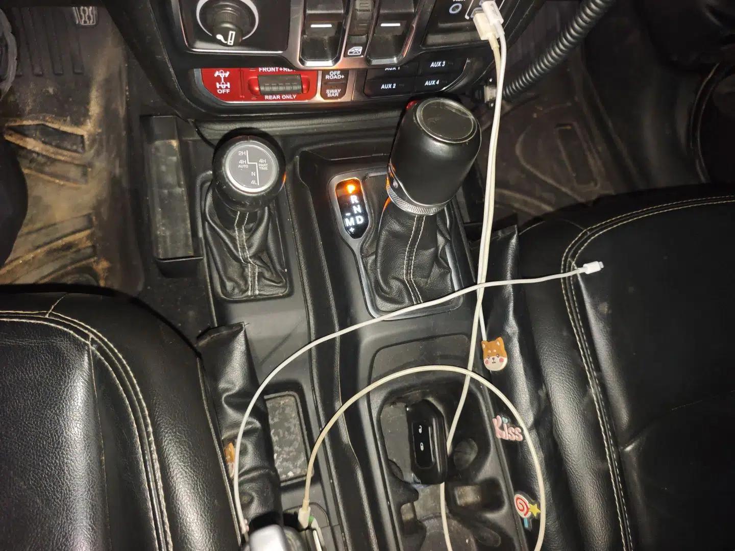 Jeep Gladiator 2022 3.6L Pioneer Edition — миниатюра 15