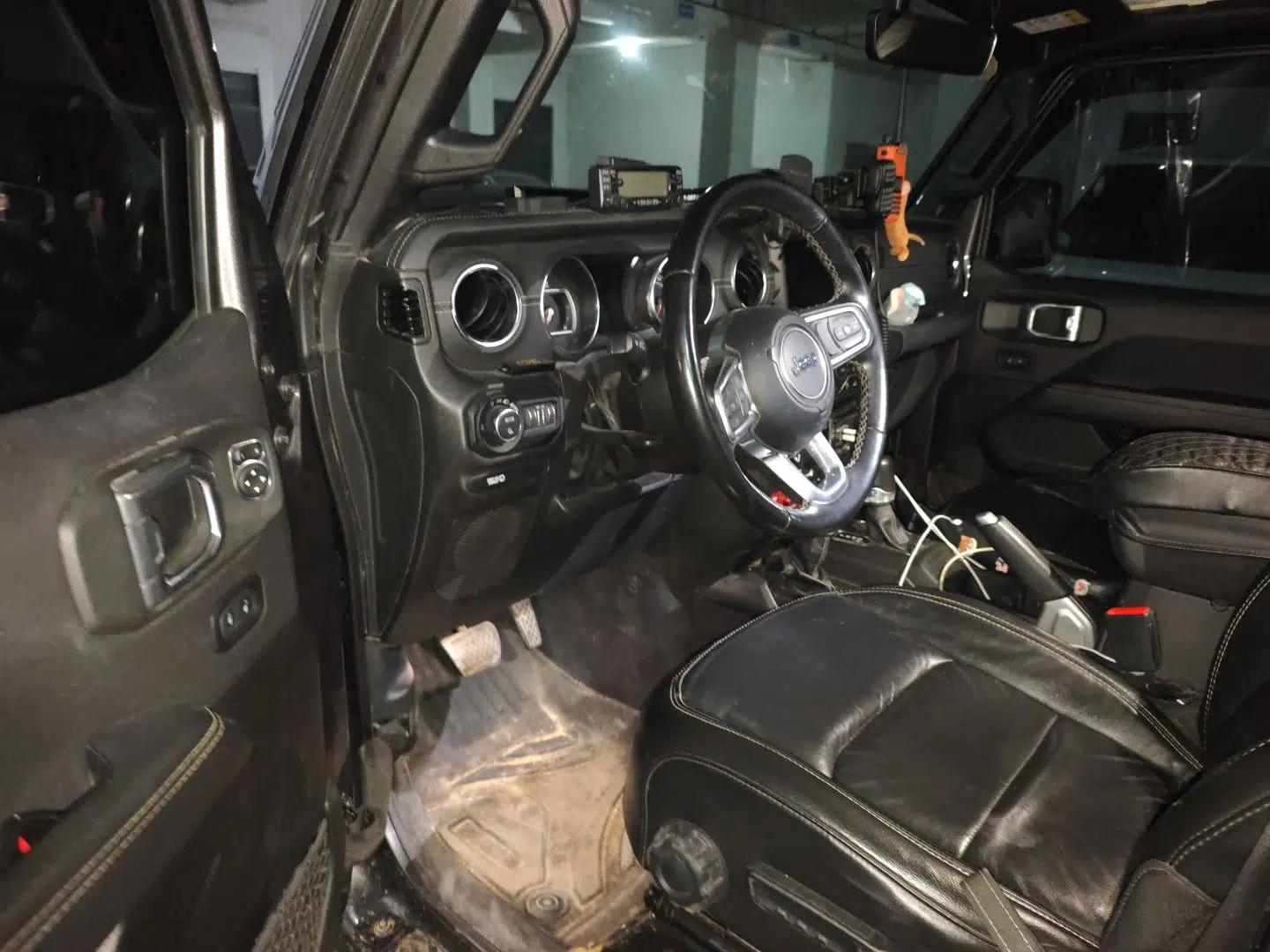 Jeep Gladiator 2022 3.6L Pioneer Edition — миниатюра 17