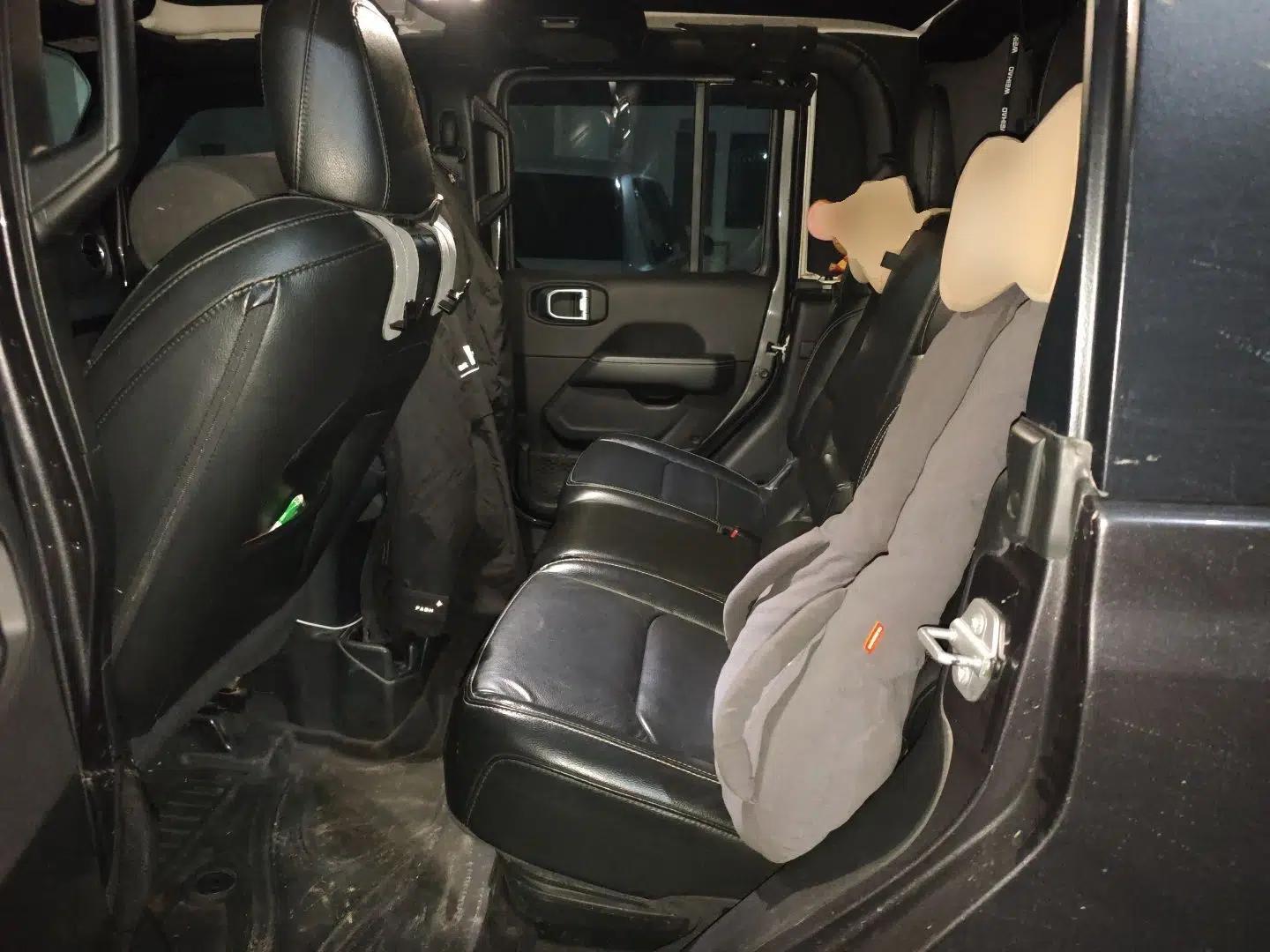 Jeep Gladiator 2022 3.6L Pioneer Edition — миниатюра 18