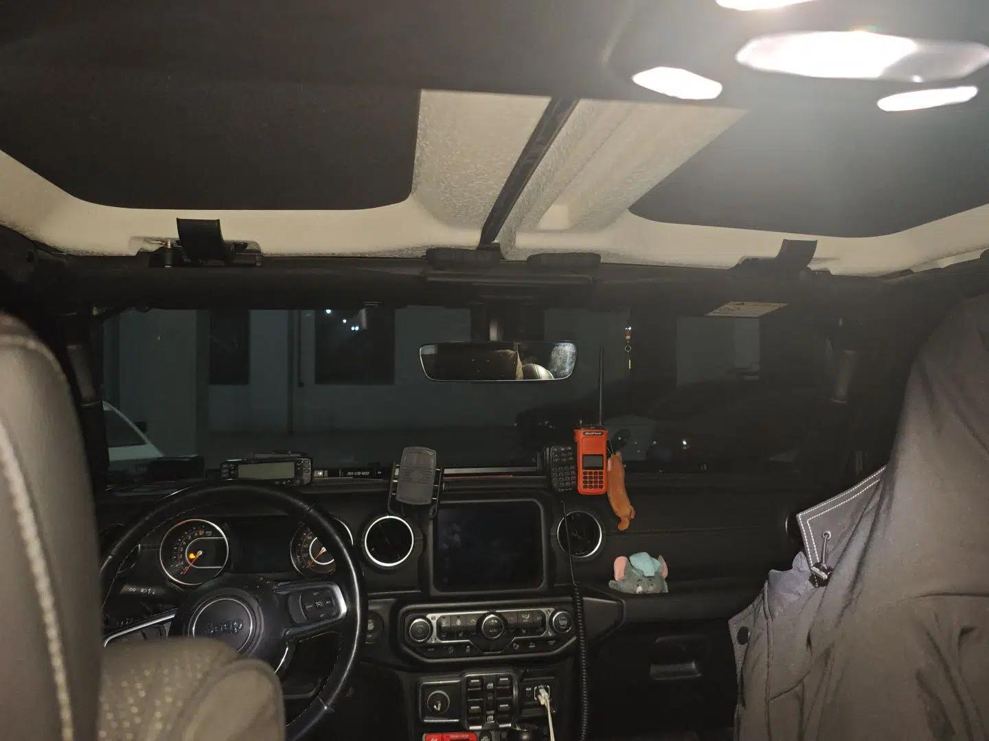 Jeep Gladiator 2022 3.6L Pioneer Edition — миниатюра 19