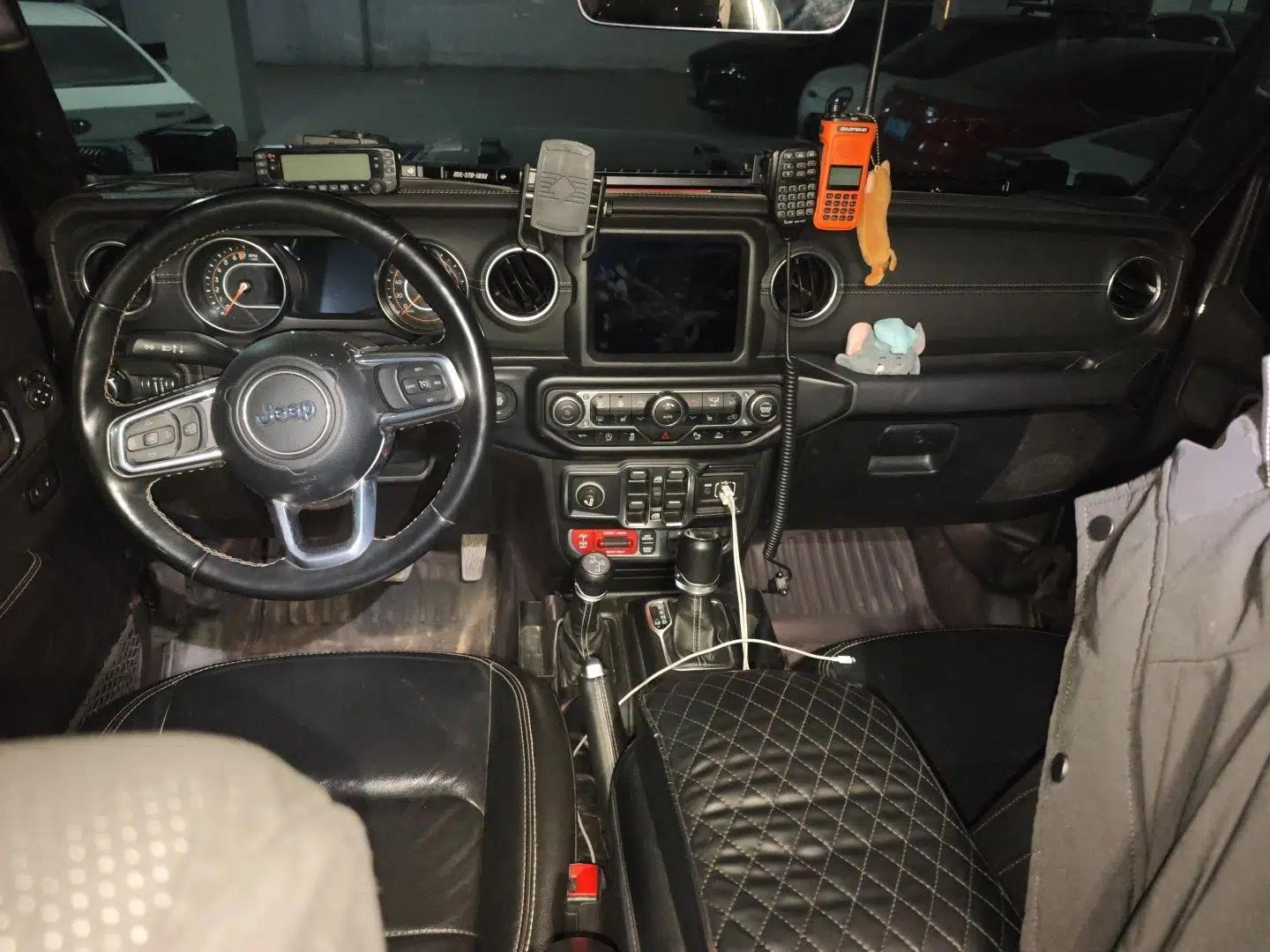 Jeep Gladiator 2022 3.6L Pioneer Edition — миниатюра 10
