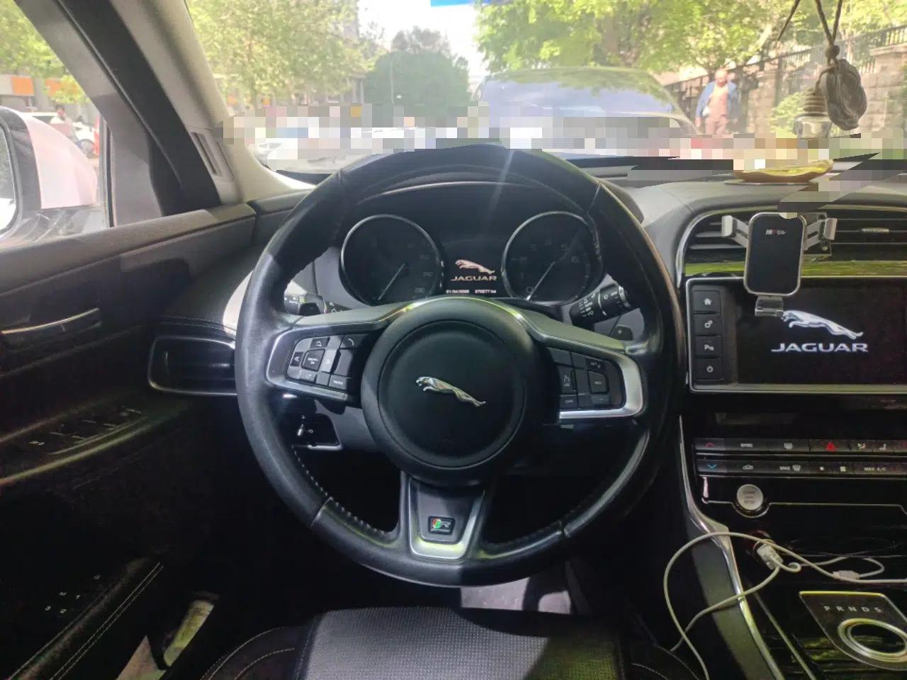 Jaguar XE 2015 2.0T 200 PS R-Sport — миниатюра 11