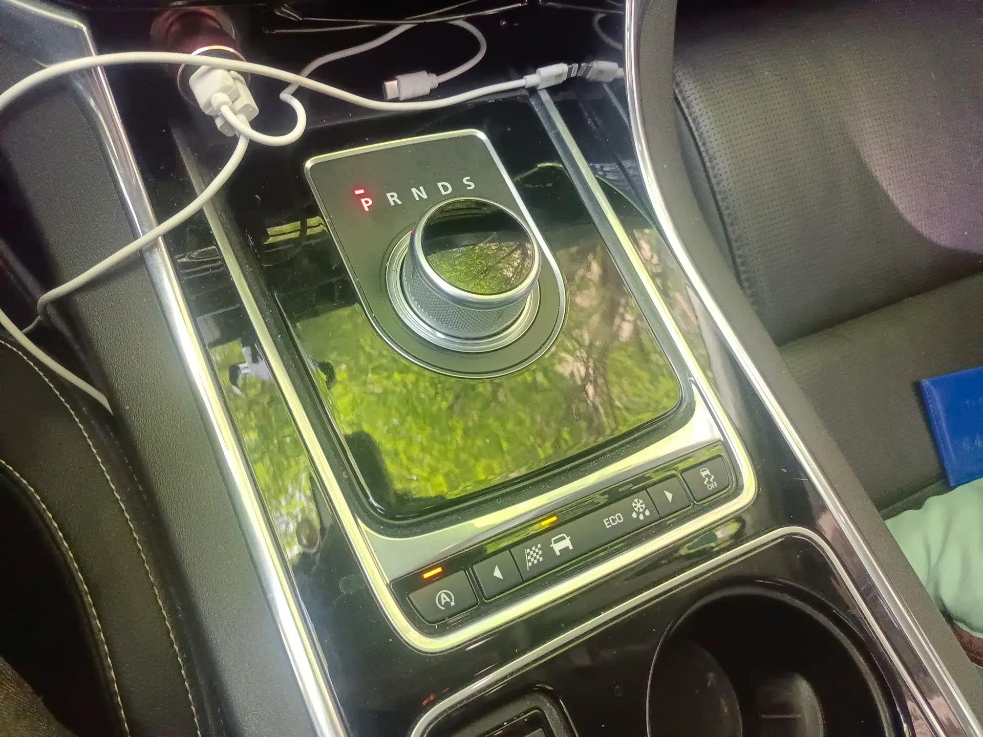 Jaguar XE 2015 2.0T 200 PS R-Sport — миниатюра 15
