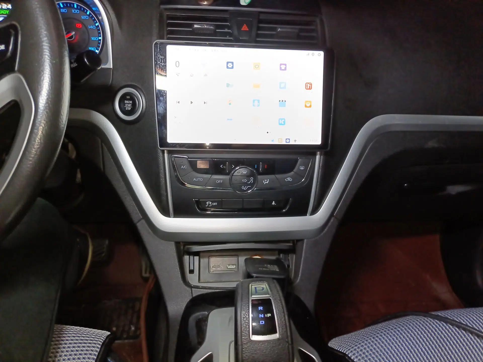 Geely Auto Emgrand New Energy 2016 EV Elite Model — миниатюра 14