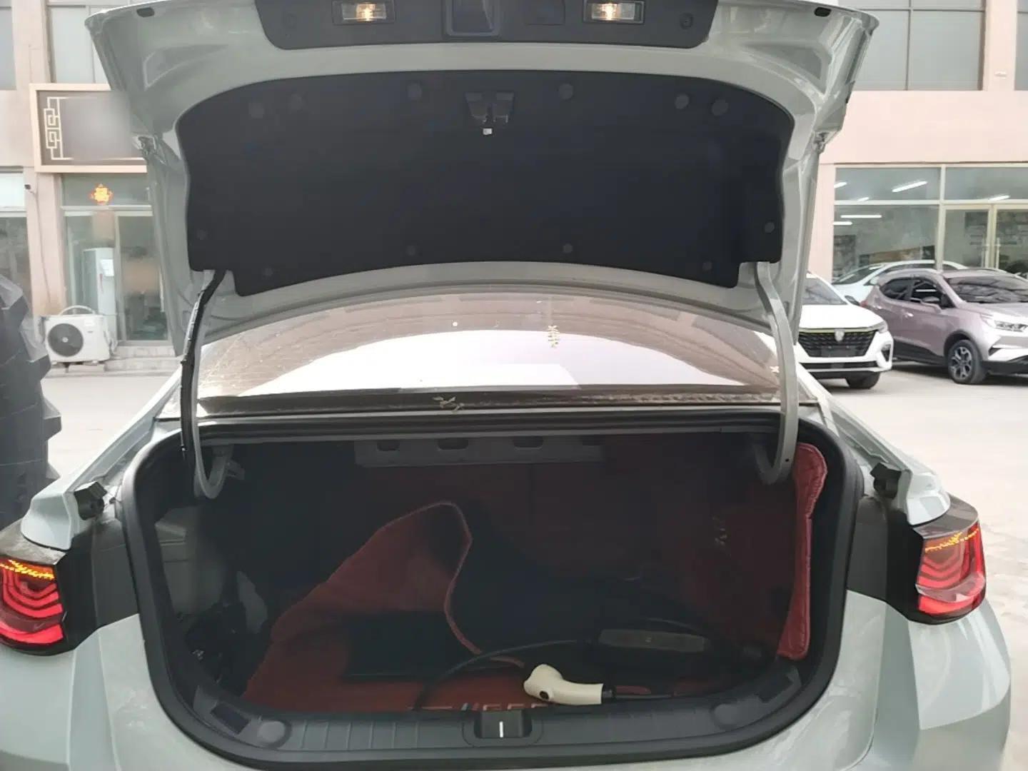 Geely Auto Emgrand L HiP 2024 Longteng Edition 1.5TD-DHT Pro 100KM Superior Model — миниатюра 21